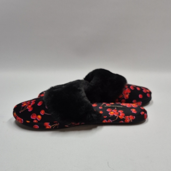 Victoria's Secret Cherry Print Fuzzy Slippers Women's Size Medium - Picture 9 of 13